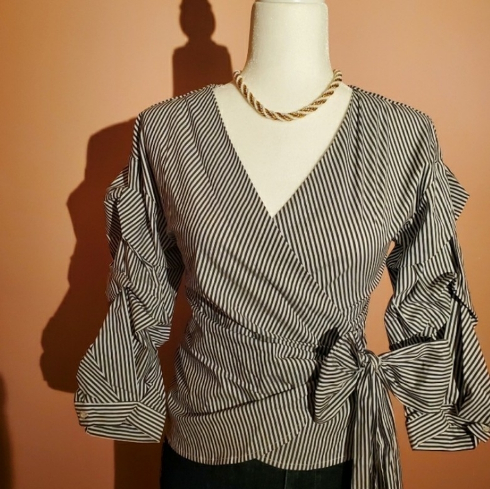 NewYork&Co striped bow balloon sleeve wrap size M